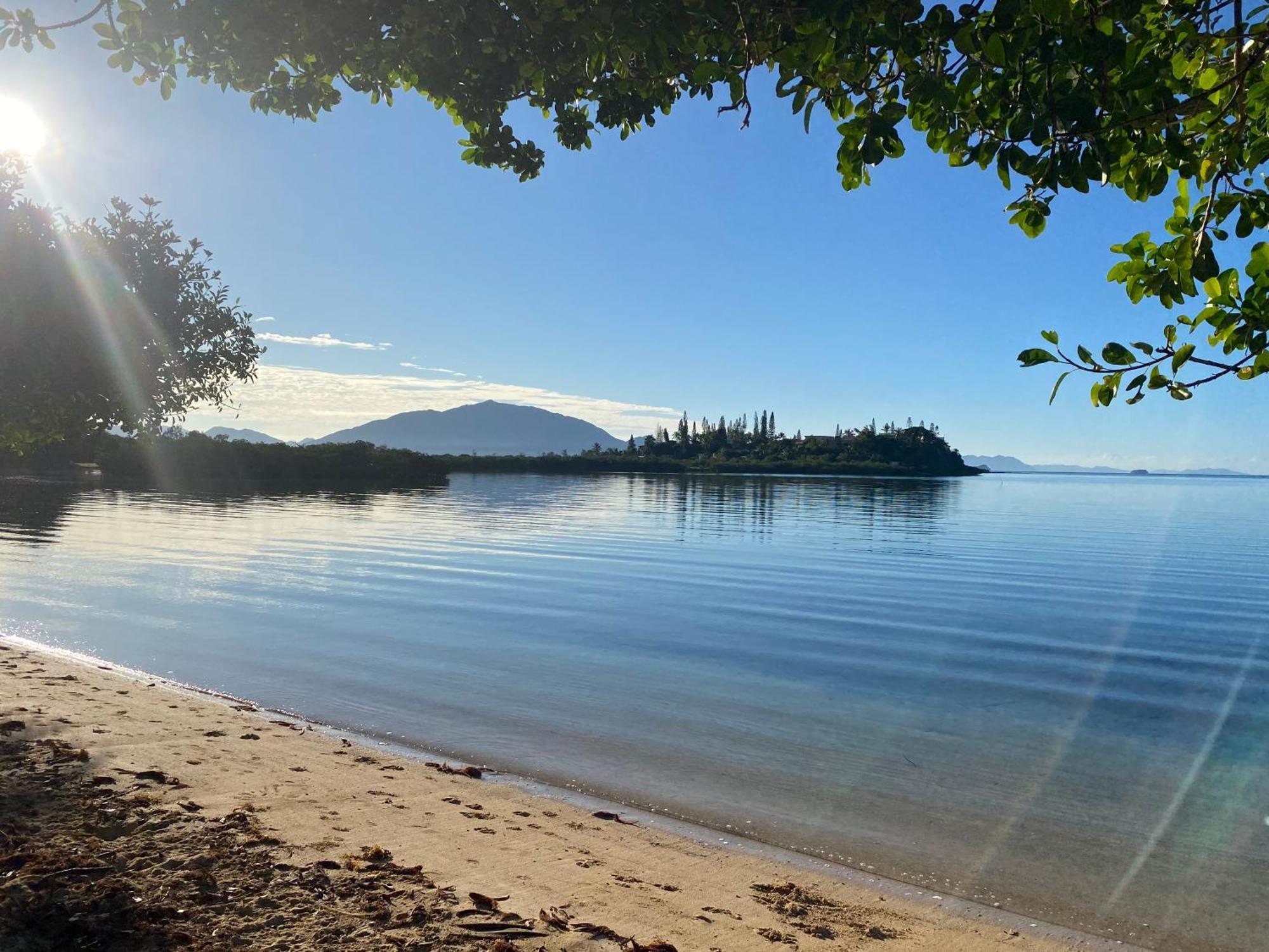 Michelle'S Flat By The Sea Apartment Noumea Bagian luar foto